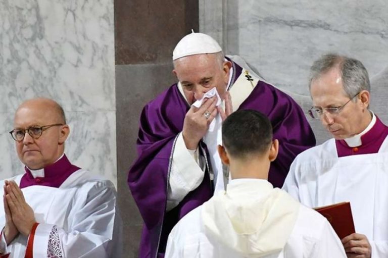 Itália: Papa cancela agenda desta sexta-feira após se sentir indisposto