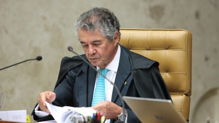 Ministro do STF encaminha pedido de afastamento do presidente Jair Bolsonaro