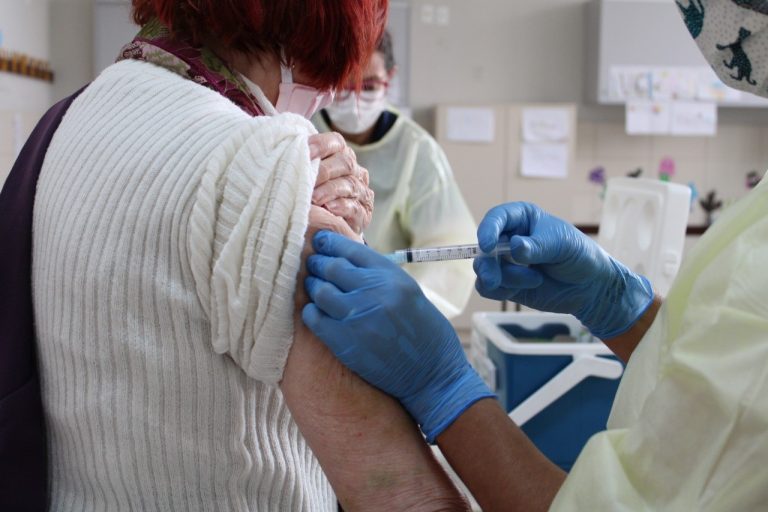 Criciúma recebe mais 4,5 mil doses da vacina contra influenza e imunização segue amanhã (20)
