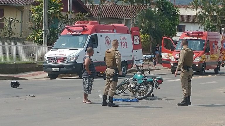 Acidente entre carro e moto deixa casal ferido em Grão-Pará