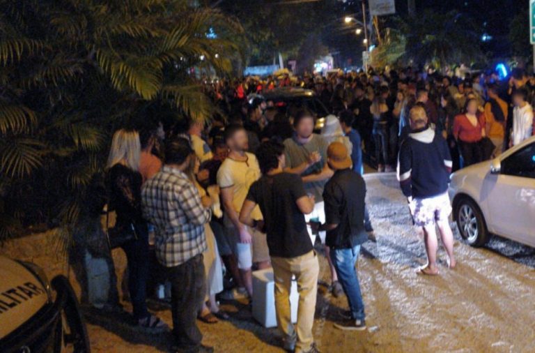 Equipe de fiscalização é ameaçada durante festa com aglomeração em Imbituba