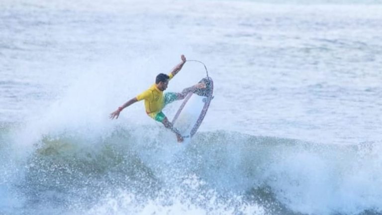 Laguna: Surfistas devem respeitar pescadores artesanais na temporada da tainha
