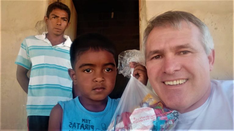 Quem é o Pastor que pregou em Gravatal e hoje ajuda famílias no Sertão do Piauí