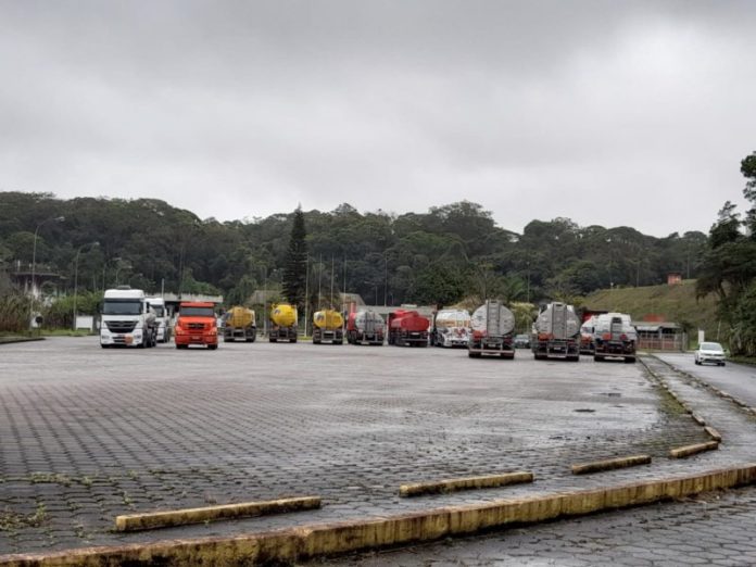 #Pracegover foto: na imagem há vários caminhões