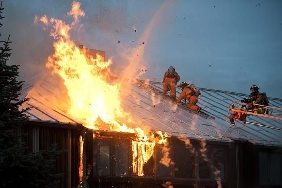 Câmara do TJ aumenta pena a inquilino que ateou fogo em residência após despejo
