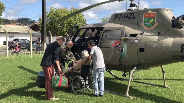 Helicópteros da PM atuam em missões de resgate e apoio em Santa Catarina