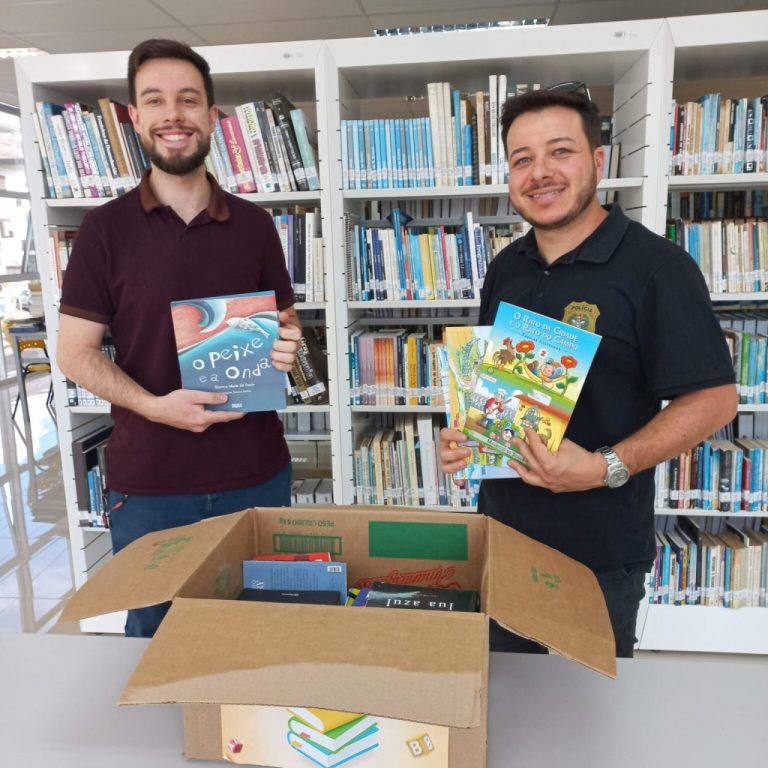 Polícia Civil de Tubarão arrecada 50 livros infantis que são doados ao CEI Estrelinha Brilhante