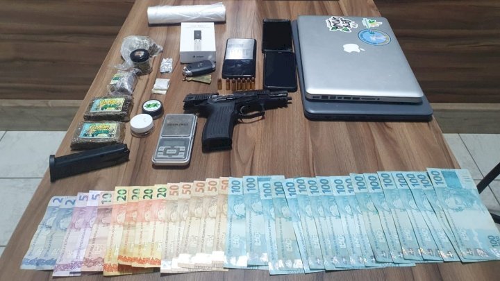 PMSC e PCSC prendem suspeito por tráfico de drogas em Imbituba