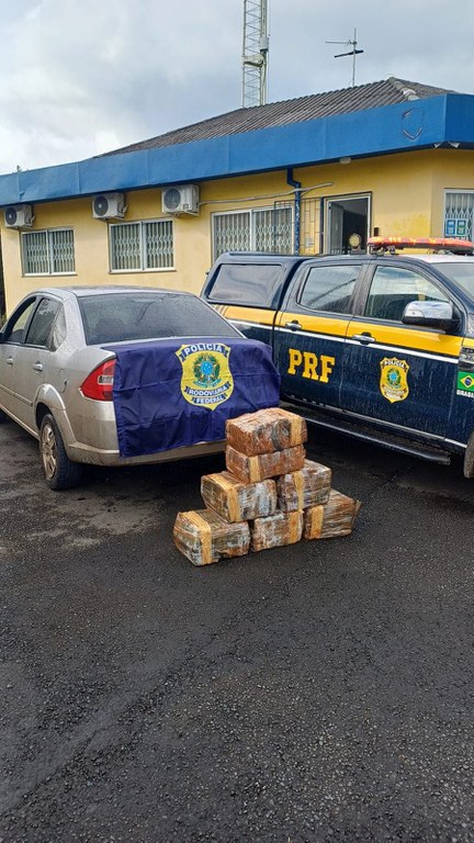 PRF prende homem transportando 111,8 quilos de maconha
