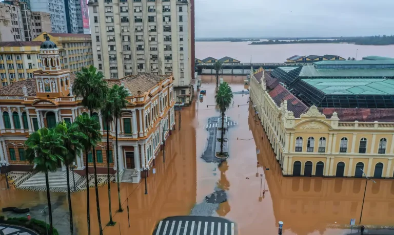Previsão do tempo com chuvas intensas em Porto Alegre e Região Metropolitana