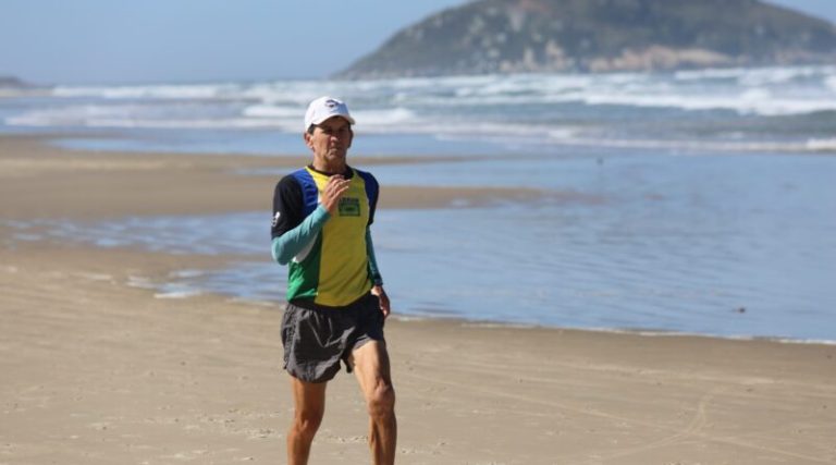 Gabriel Garcia, maratonista de 78 anos, será homenageado em Imbituba