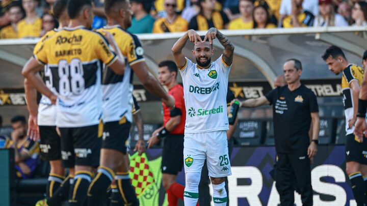 Criciúma sofre derrota por 5 a 2 em casa para o Cuiabá na Série A