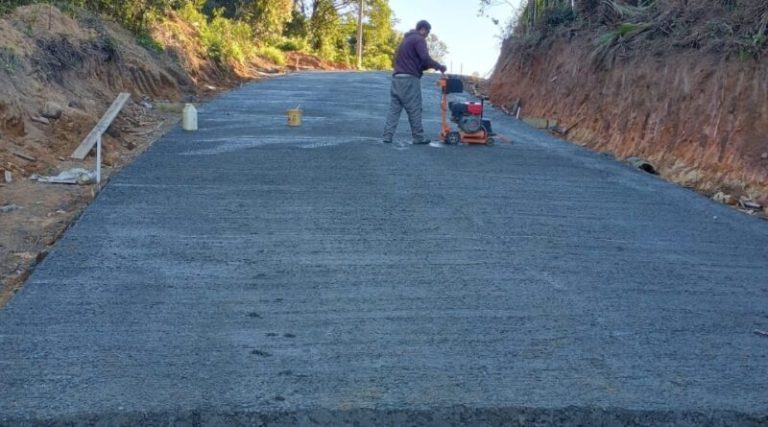 Prefeitura inicia pavimentação de trecho íngreme na Serrinha